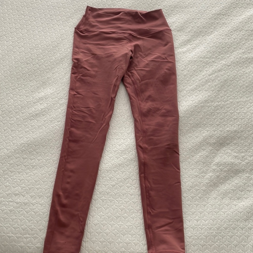 Alo salmon colored leggings